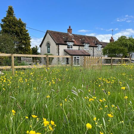 Charming Modernized Country Cottage Near Mere, Wiltshire Mere  المظهر الخارجي الصورة