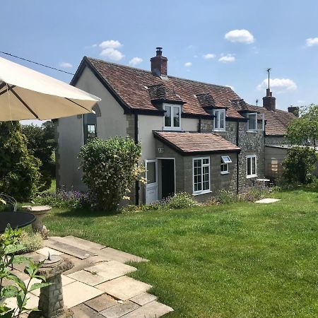 Charming Modernized Country Cottage Near Mere, Wiltshire Mere  المظهر الخارجي الصورة