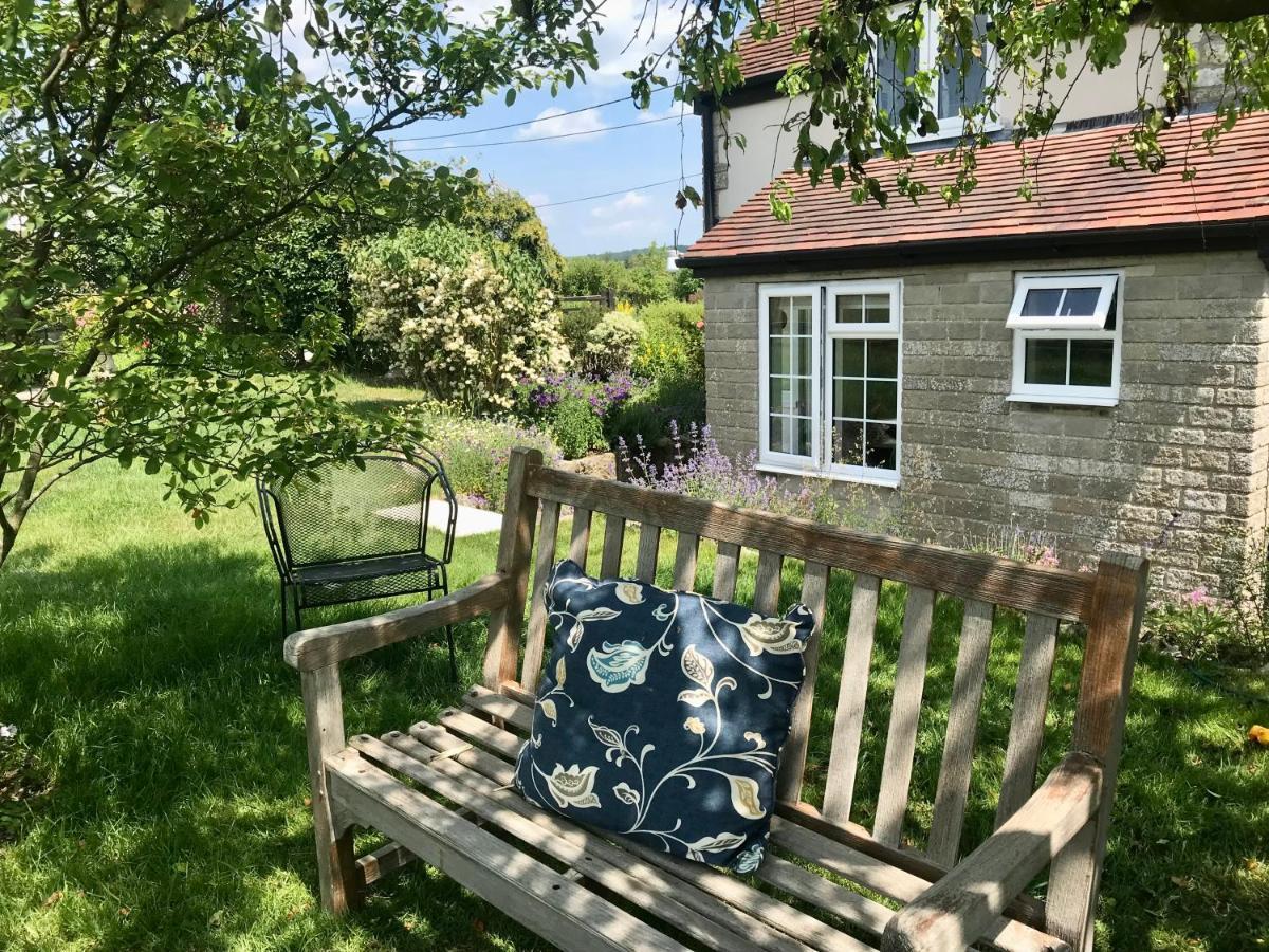 Charming Modernized Country Cottage Near Mere, Wiltshire Mere  المظهر الخارجي الصورة