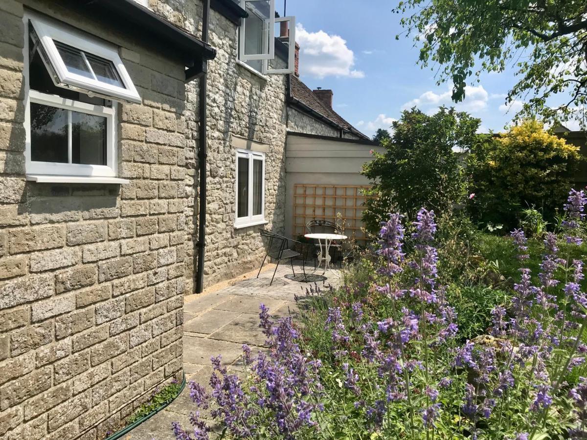 Charming Modernized Country Cottage Near Mere, Wiltshire Mere  المظهر الخارجي الصورة